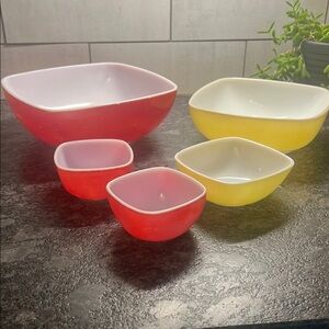 1950’s Hostess set. VINTAGE PYREX.  Tempered Glass 5 pieces Excellent condition